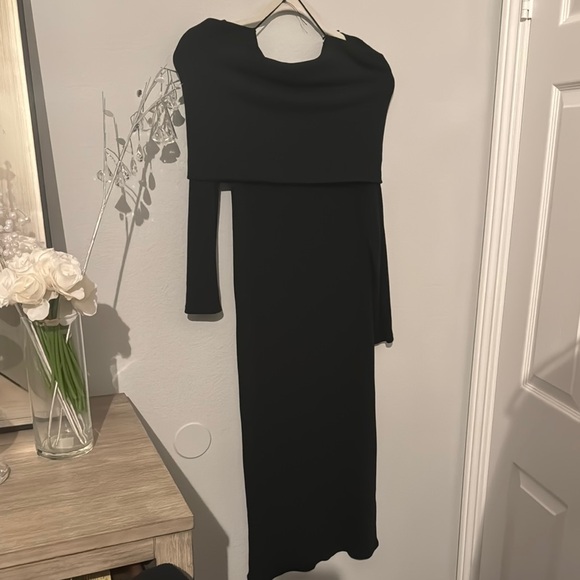 Zara Dresses & Skirts - Zara off the shoulder knit Black Long Sleeve Dress. Size Large. NWT.
